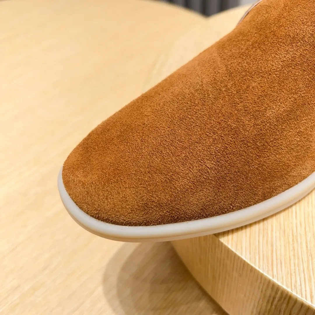 Men's shoes 400💰[loro piana] 2025 new moccasins, popular casual sneakers for street men. The shoes are made of first-layer suede leather uppers with rubber soles, a classic. The complex craftsmanship and meticulous structure make the shoes light and soft, allowing you to walk comfortably and freely. Perfect for summer wear. Yardage: 38-45.